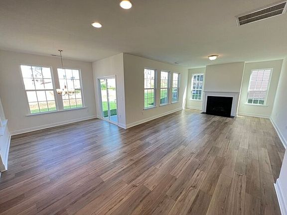 5th image of 157 Creekhaven Dr