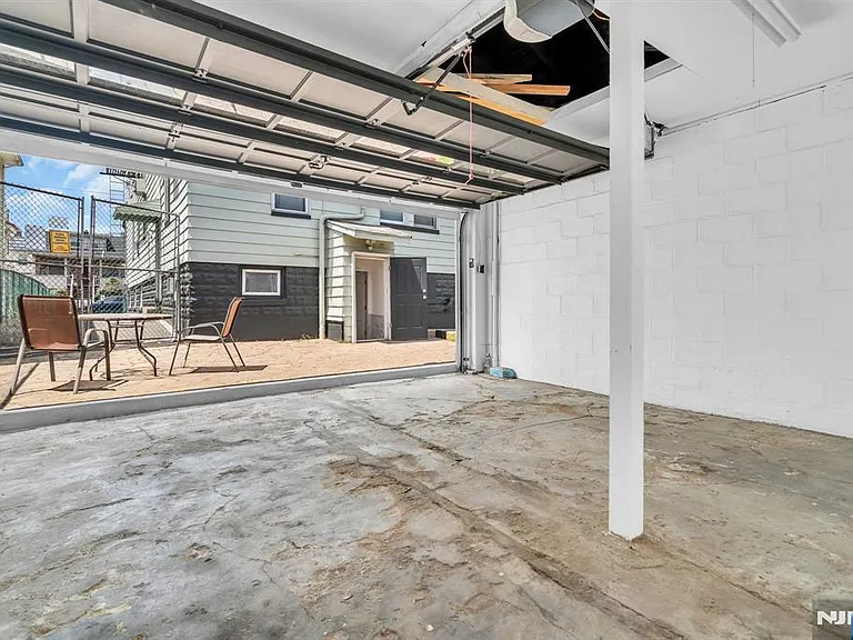 206 Highland Ave — Photo 22