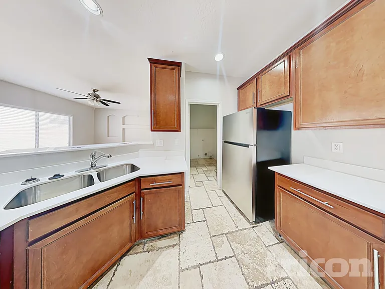 504 W Beautiful Ln — Photo 3