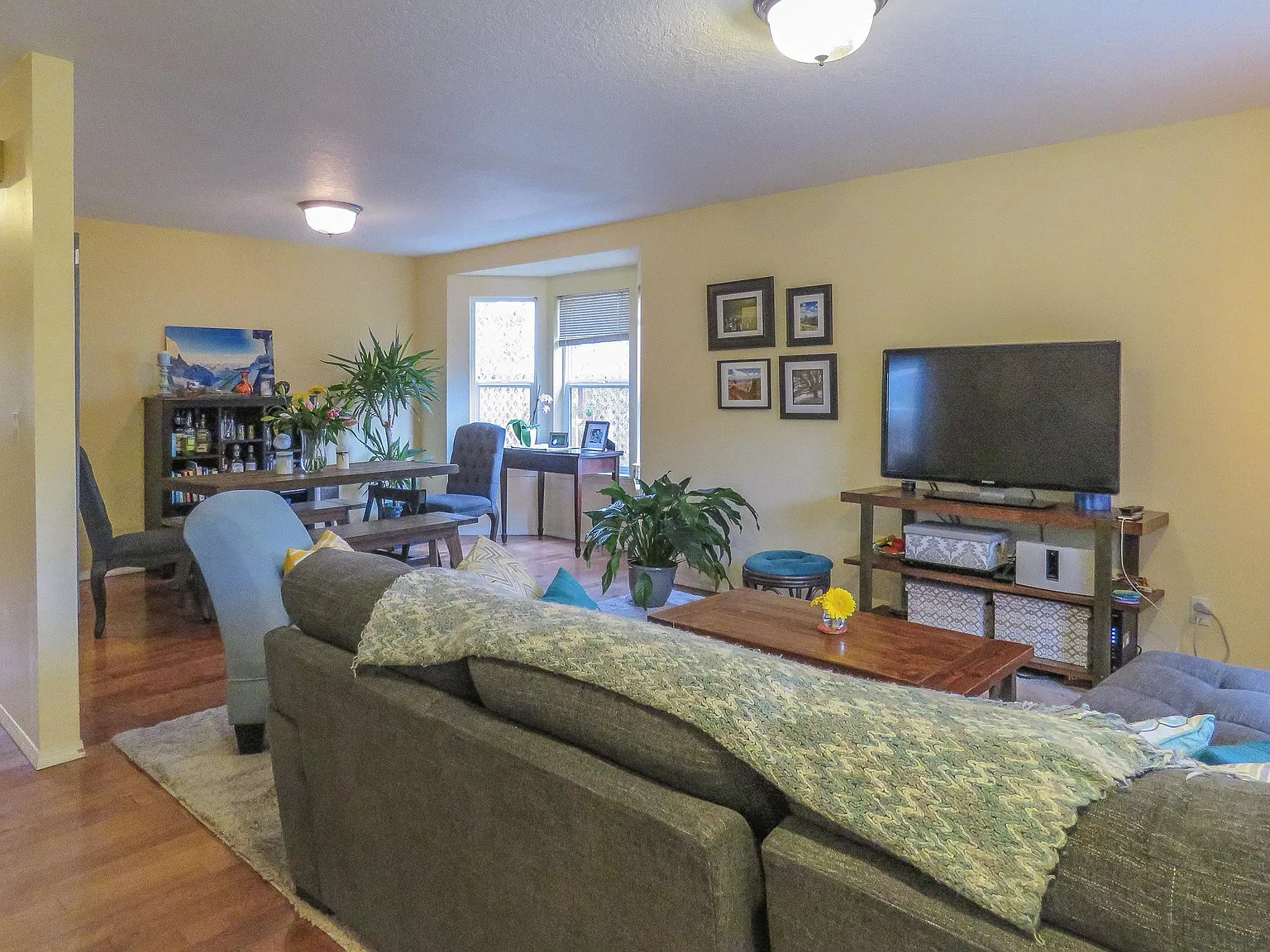 3 bed, 1.5 bath, 1258 sqft, $2,795 — Photo 2