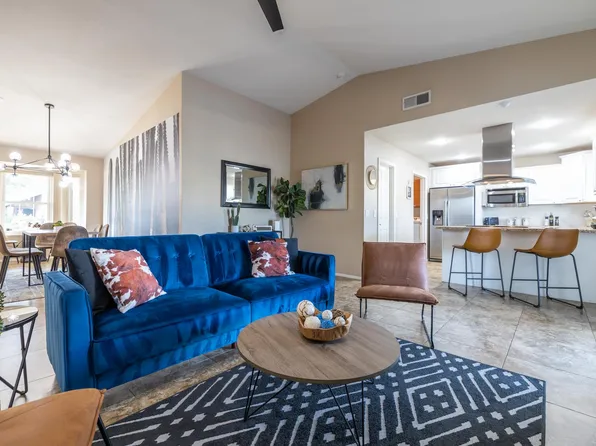 3905 E Garnet Cir, Mesa, AZ 85206