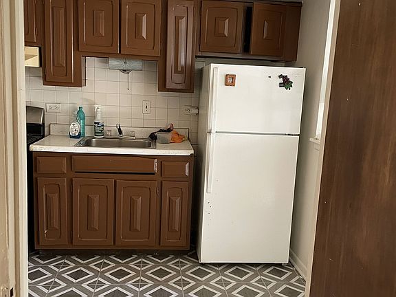 4th image of 9230 Sally Ln