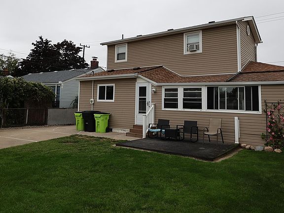 4th image of 26140 Hayes Rd