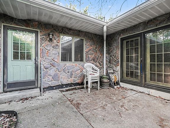 2nd image of 9048 Winton Rd #6