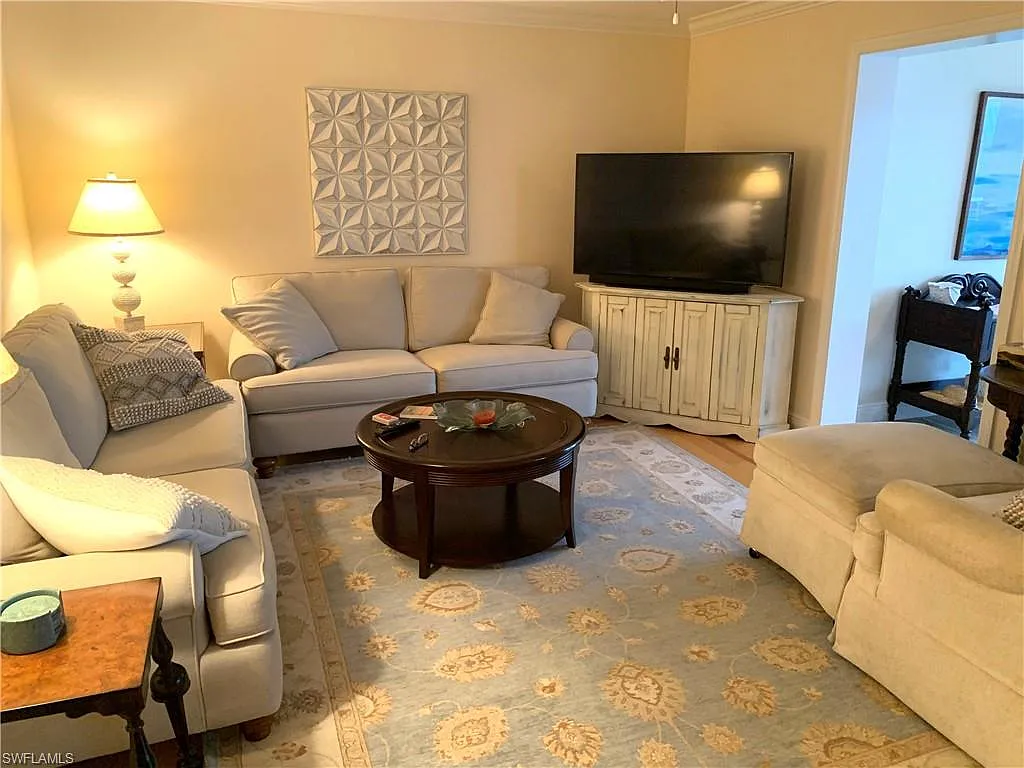 2 bed, 2.0 bath, 975 sqft, $5,500 — Photo 4
