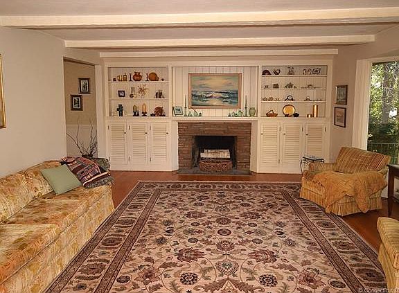 5th image of 28 Tumble Brook Dr