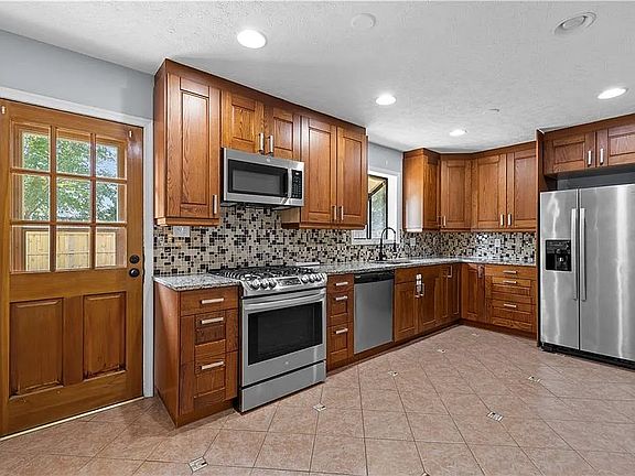 3rd image of 740 Mayland Dr