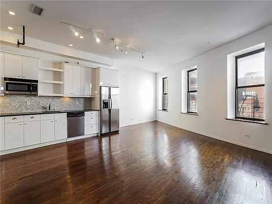 Sold by Avenue Sotheby's International Realty | media 2