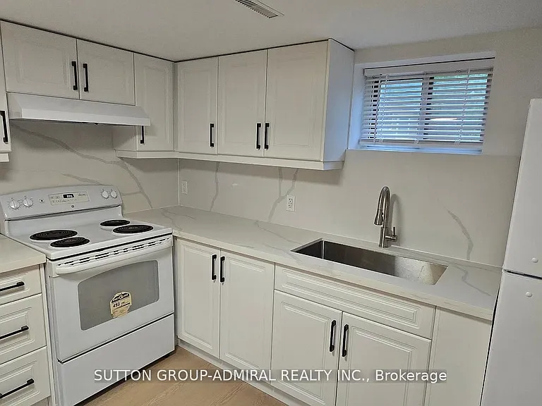 19 Tobruk Cres #BASEMENT — Photo 5