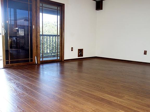 4th image of 19823 Gulf Blvd APT 34