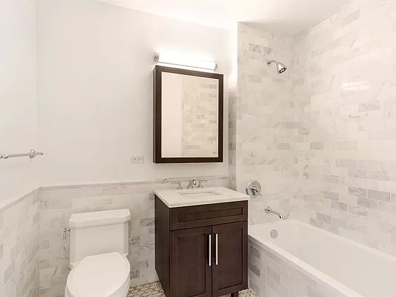 4th image of 27-21 44th Dr #1106