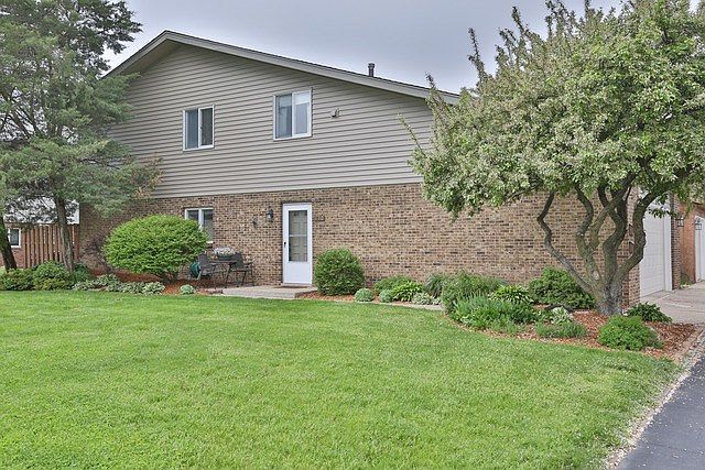 1st image of 130 Plum Creek Dr