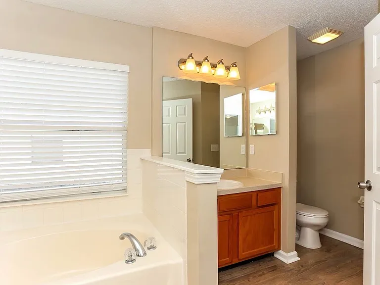 1146 Carthage Dr — Photo 5
