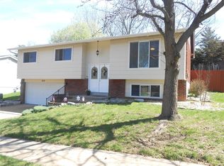 5614 Sky Hill Dr, Saint Louis, MO 63129