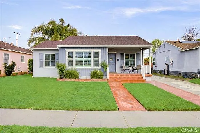 6542 Balcom Ave — Photo 2