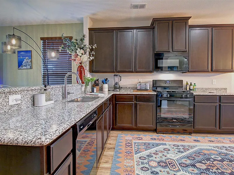 1409 Ellis Ln — Photo 10