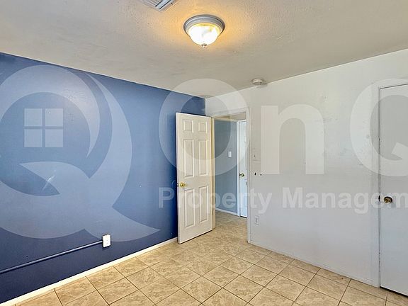 3rd image of 3122 E Hubbell St APT B