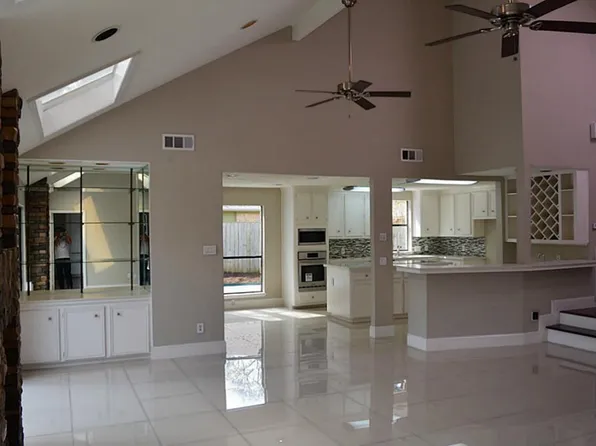 2127 Manor Green Dr, Houston, TX 77077