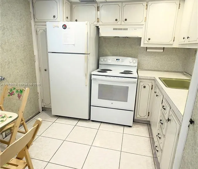 2820 NE 201st Ter #F217 — Photo 2