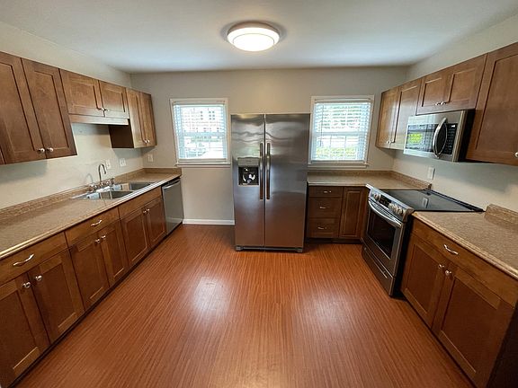 2nd image of 3217 B Regents Park Ln