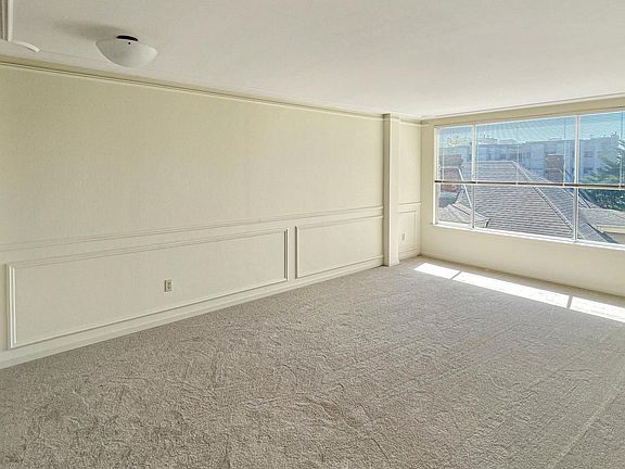 2nd image of 2201 Laguna St #405