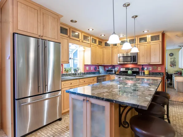 1360 Eustis St, Saint Paul, MN 55108