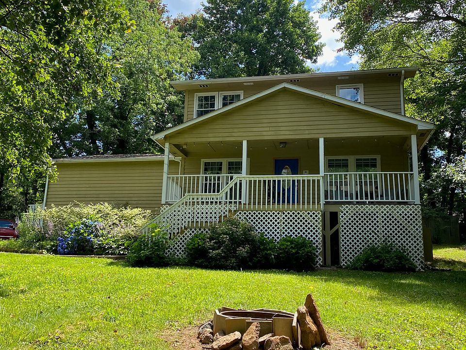 Front of house facing Husky Lane