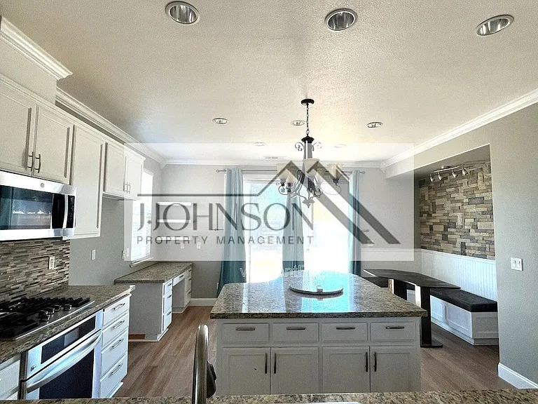 969 Monarch Ct — Photo 4