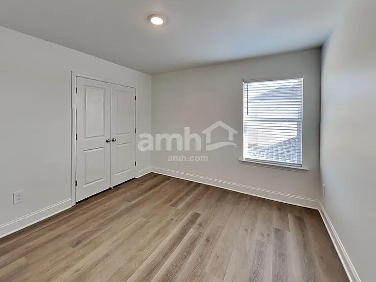 322 Golucke Way — Photo 16