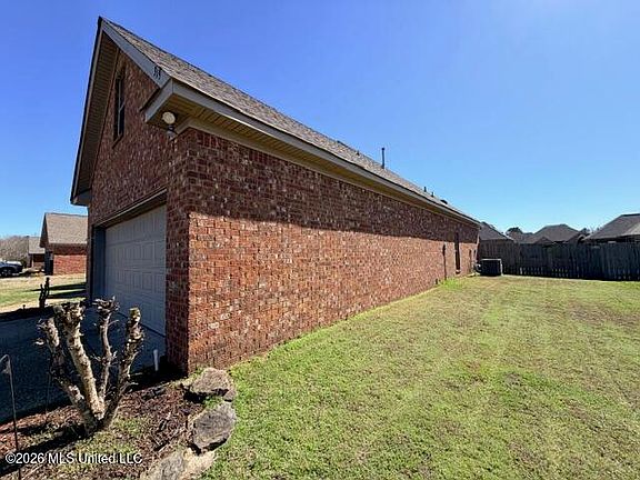 5th image of 319 Bullock Cir
