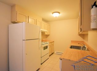 12225 SW Gingham Ln APT B, Beaverton, OR 97008