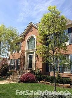 End unit Townhome
						:
						Pocket Park Location