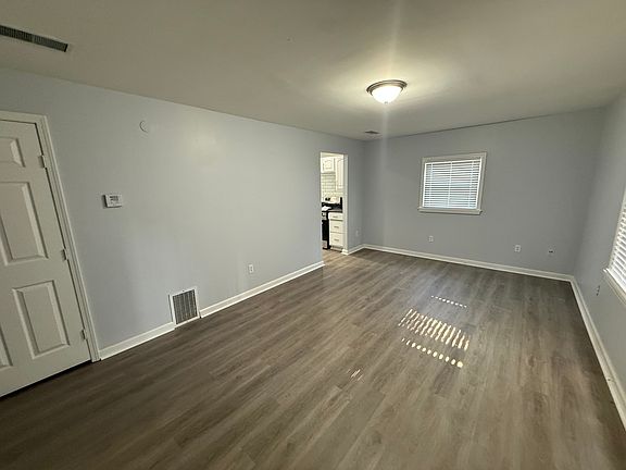 5th image of 866 Cree Ave