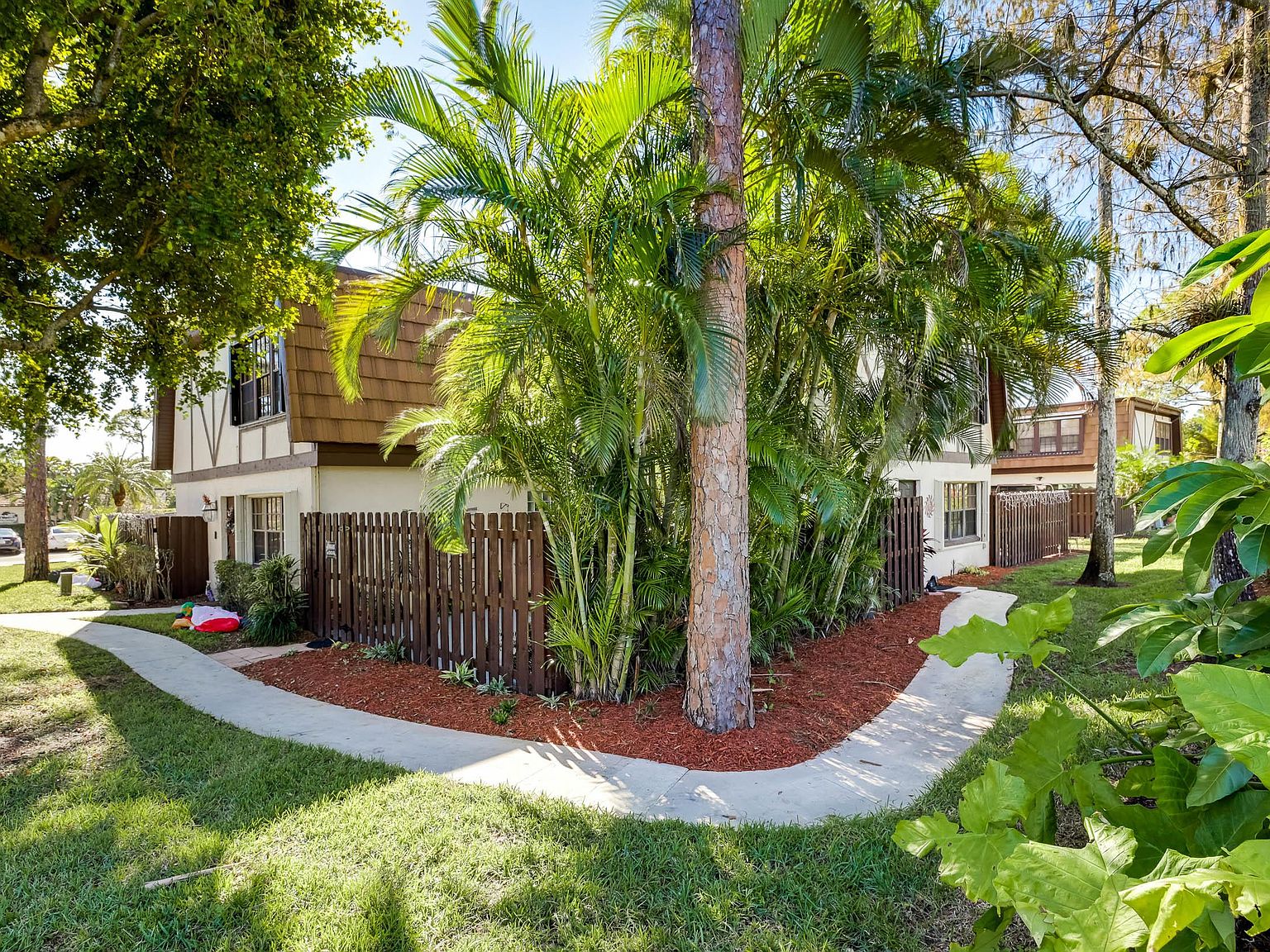 152 Weybridge Cir APT A, Royal Palm Beach, FL 33411 Zillow