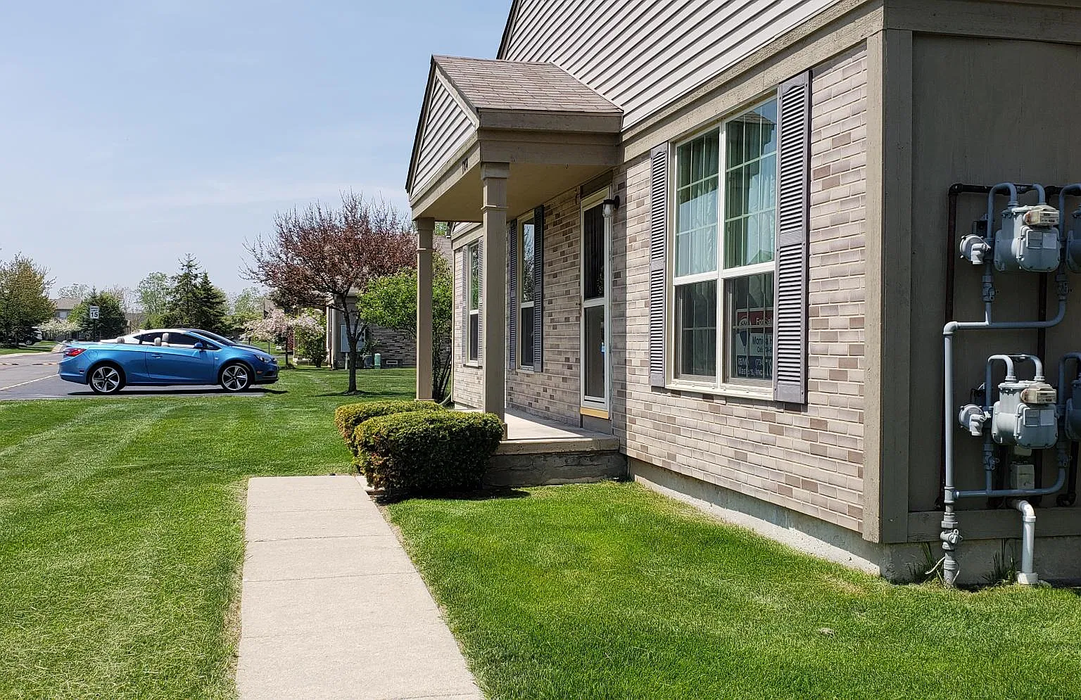 2 bed, 978 sqft, $1,700 — Photo 2