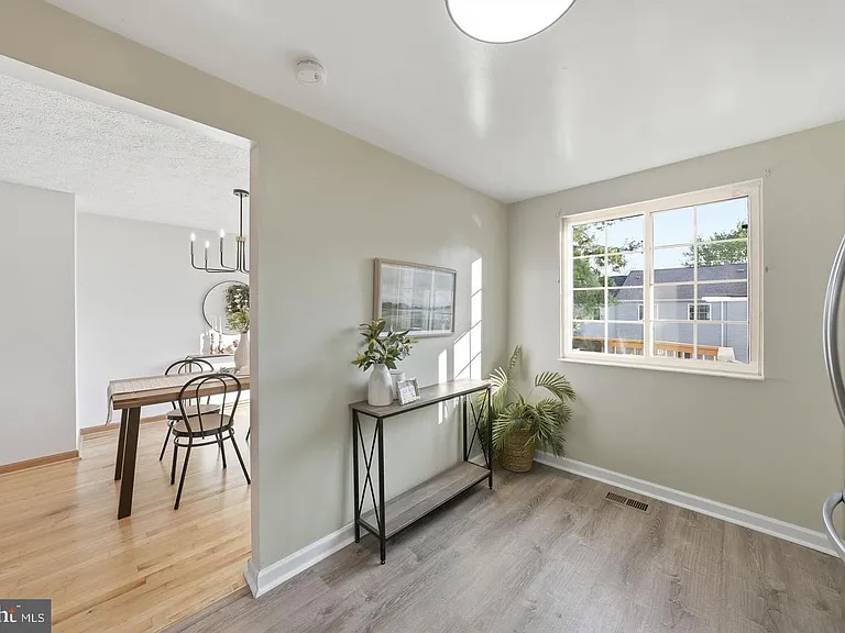 7619 Nutwood Ct — Photo 8