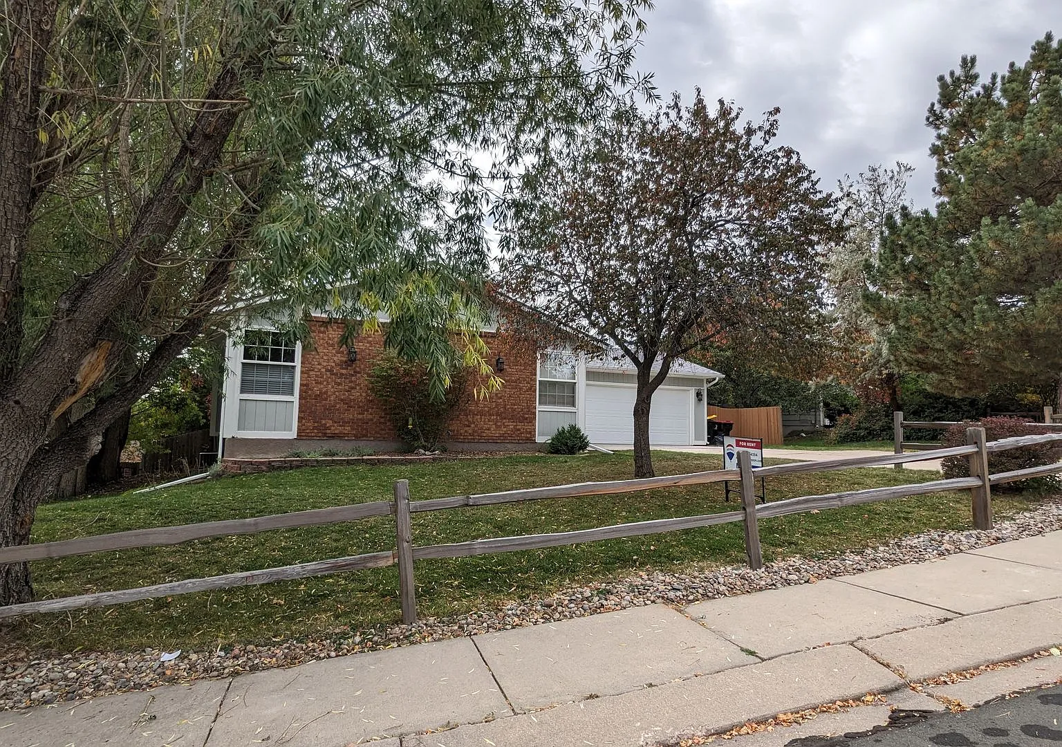 Beautiful 4 Bed/3 Bath Rancher With Finished Basement, Hot Tub, Fenced Backyard — Photo 4