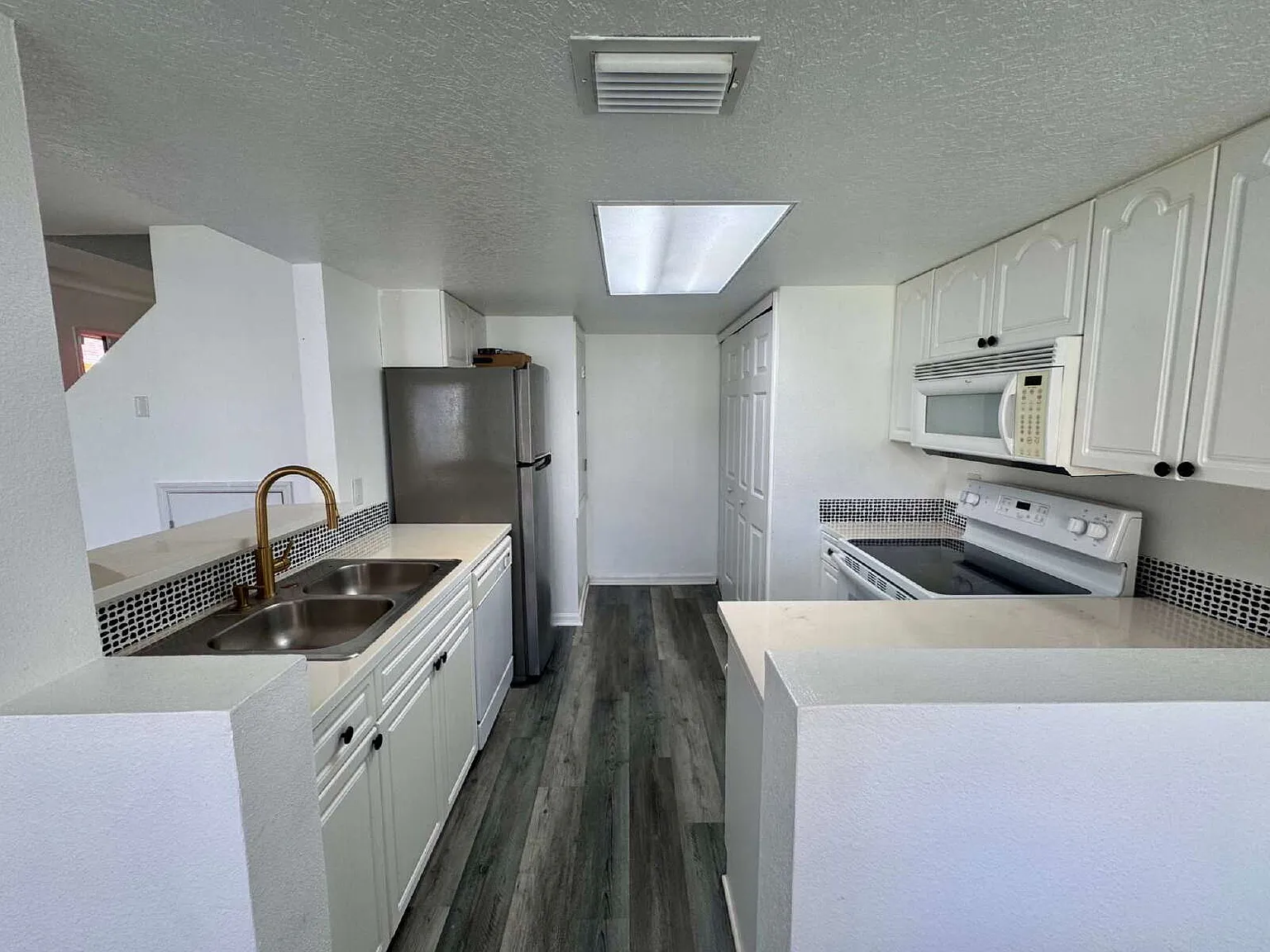 3 bed, 2.0 bath, $1,950 — Photo 1