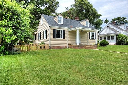 2nd image of 6110 Clover Ln