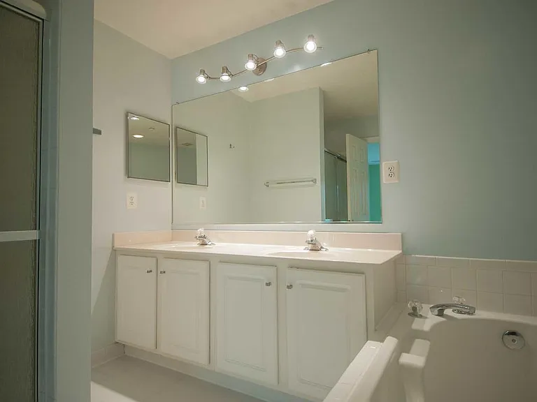 1431 N Scott St — Photo 18