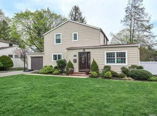 66 Pinetree Ln, Roslyn Heights, NY 11577