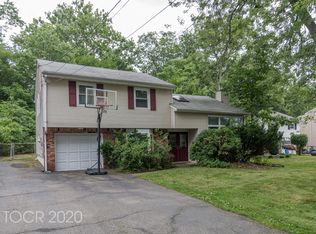 14 Calumet Ave, Oakland, NJ 07436
