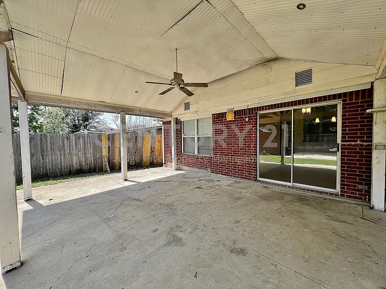 609 Blueberry Hill Ln — Photo 17
