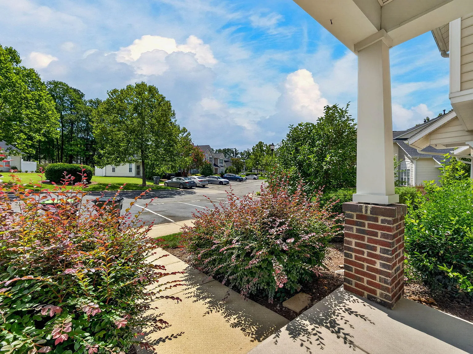 3 bed, 2.5 bath, 1320 sqft, $1,675 — Photo 3