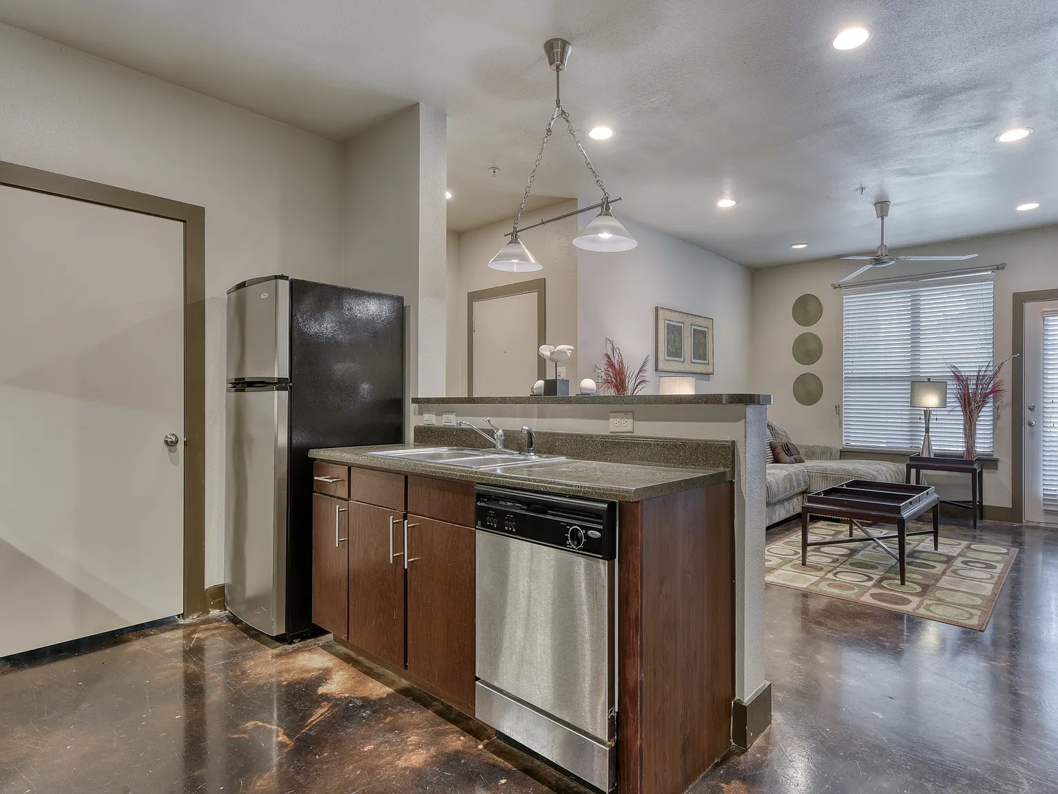 2 bed, 1199 sqft, $925 — Photo 3