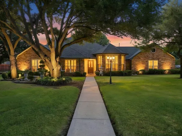 108 Chautauqua Dr, Waxahachie, TX 75165