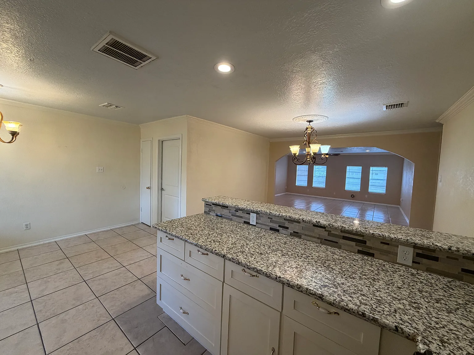 3 bed, 1.5 bath, 1494 sqft, $1,850 — Photo 4