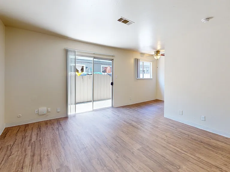Bay Terrace — Photo 32