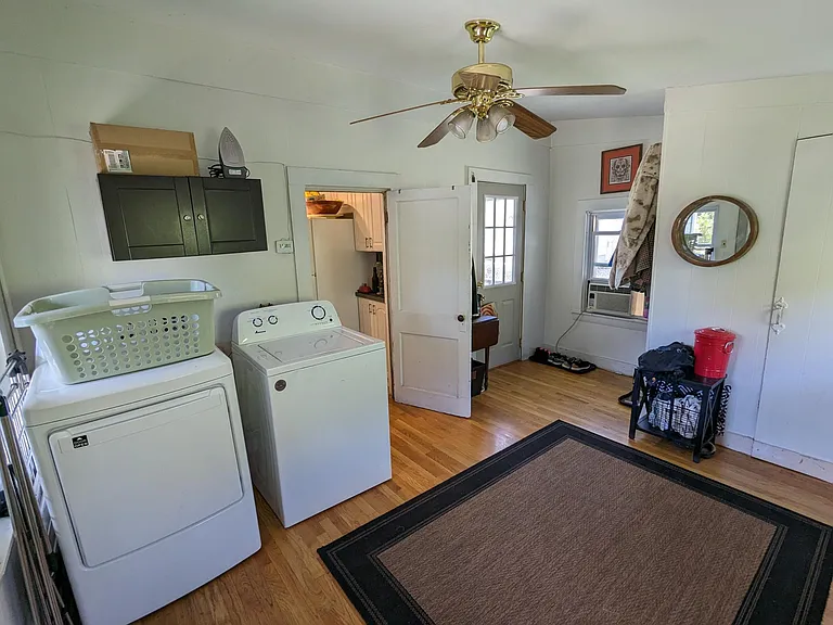 140 Grove St — Photo 3