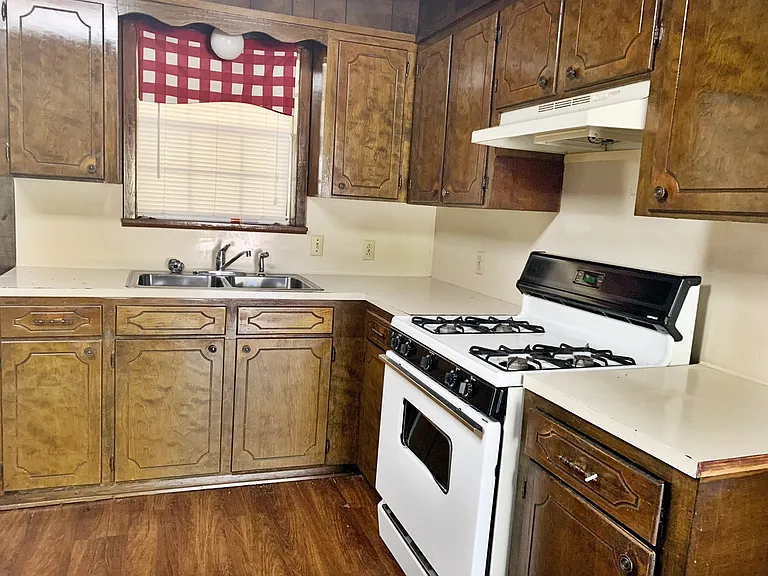 8006 Hobbs Dr — Photo 12